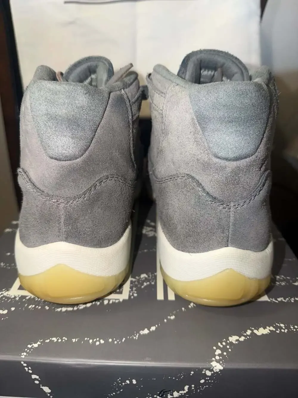 Air Jordan 11 Retro Premium Grey Suede Size 10 914433-003 VERY RARE SIZE